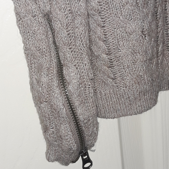 Tan pullover sweater - Picture 2 of 2